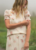 Woman wearing a puff short-sleeve top